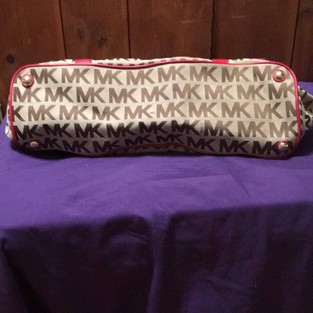 Michael Kors Cream and Red Tote with Elegant Design - Picture 16 of 16